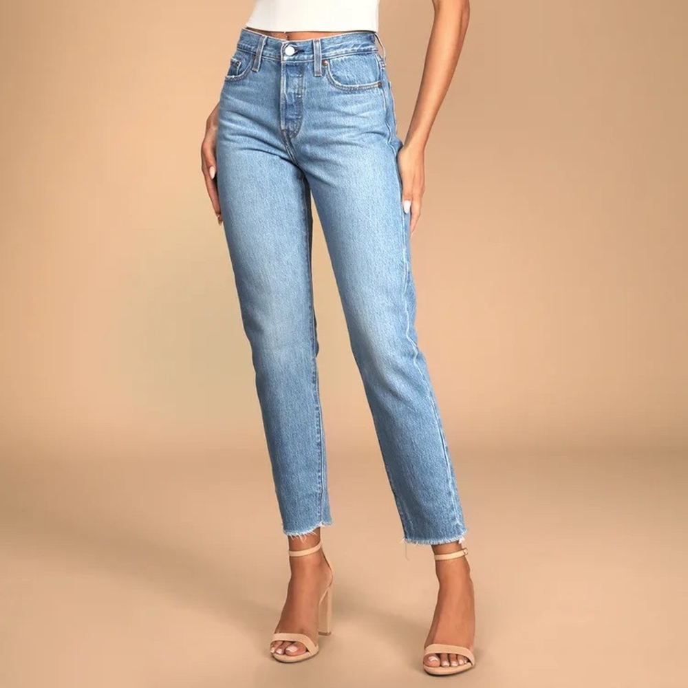 Levi’s Wedgie Straight Medium Wash High-Rise Distressed Cropped Jeans